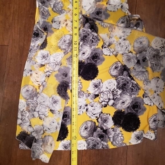 Adele & May sleeveless blouse size L no flaws beautiful print - Picture 3 of 6